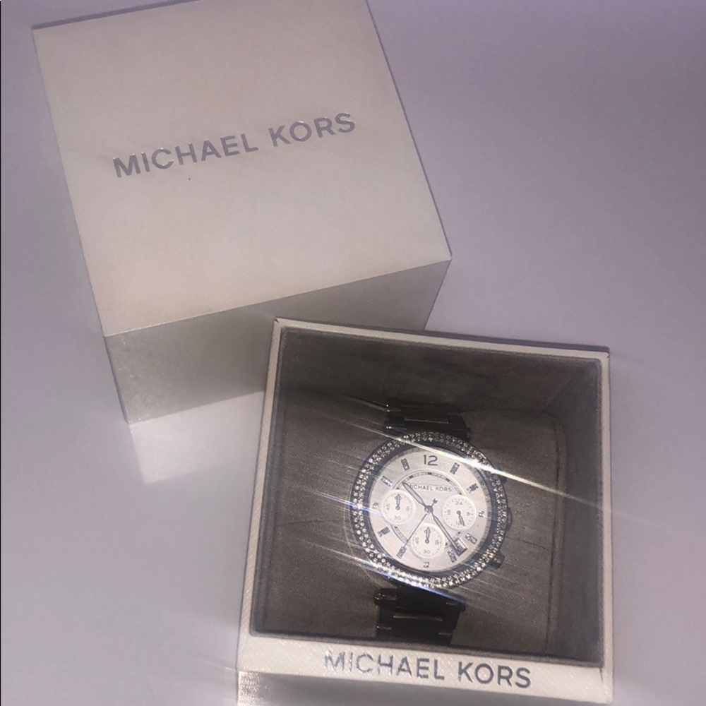 Brand new barely worn Michael Kors watch.